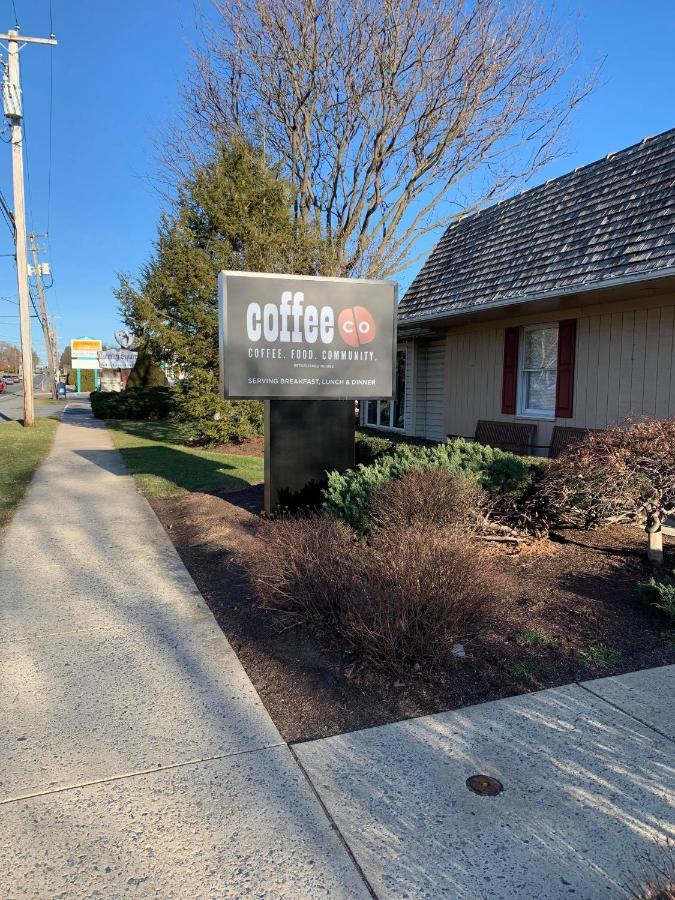 Country Squire Inn And Suites New Holland Exterior foto