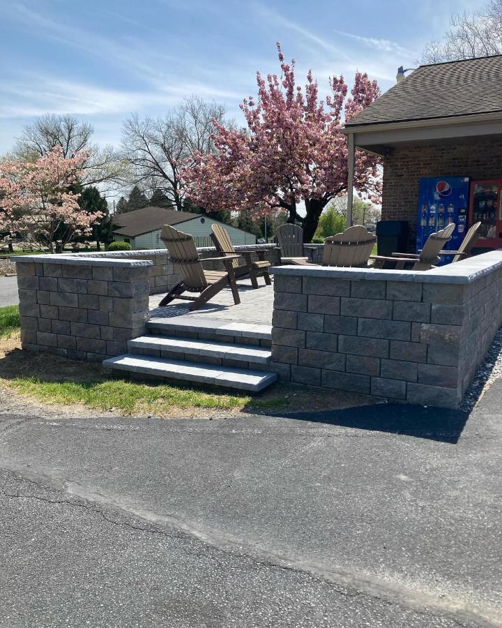 Country Squire Inn And Suites New Holland Exterior foto