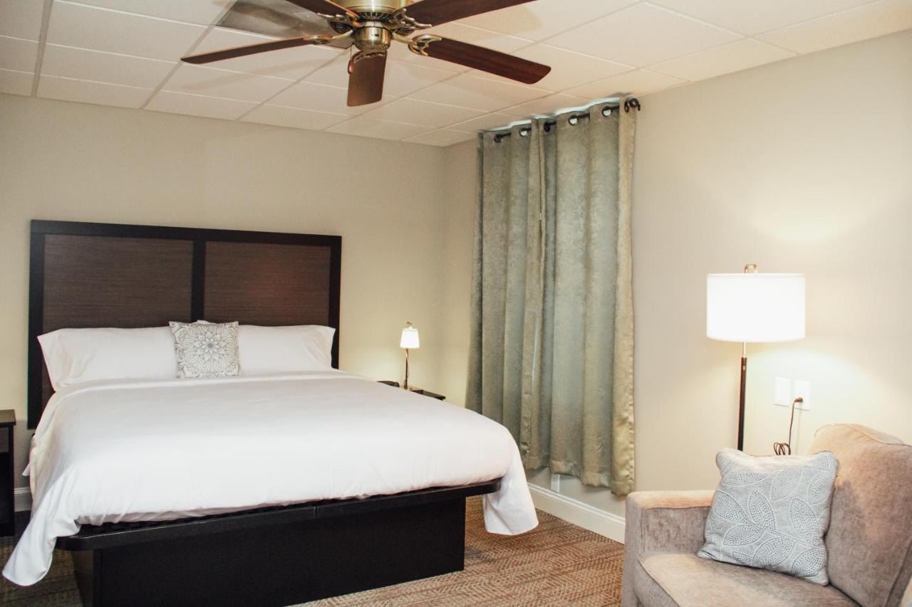 Country Squire Inn And Suites New Holland Exterior foto