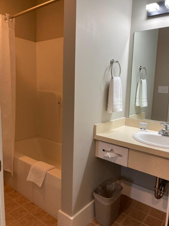 Country Squire Inn And Suites New Holland Exterior foto
