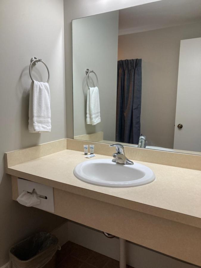 Country Squire Inn And Suites New Holland Exterior foto