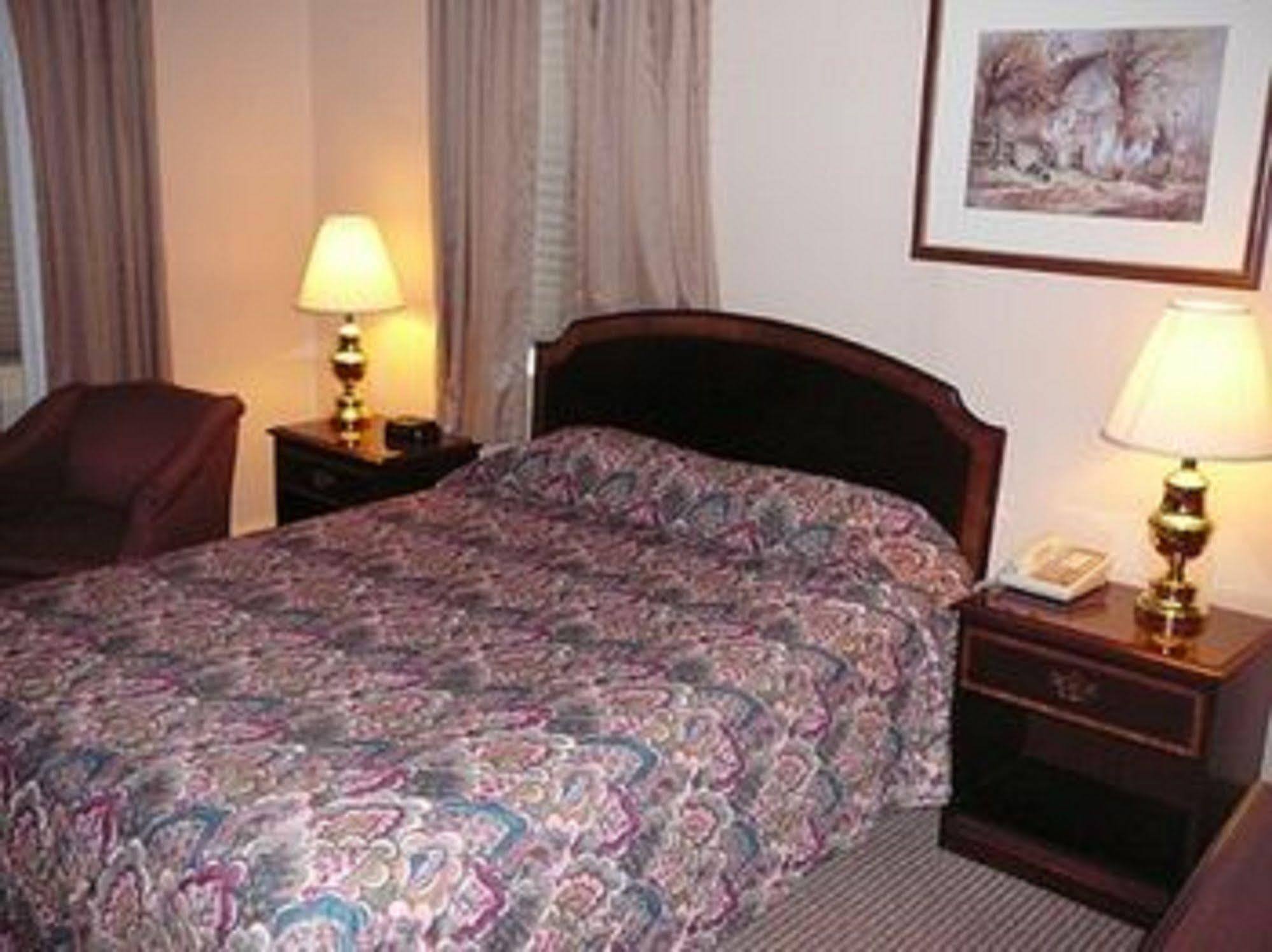 Country Squire Inn And Suites New Holland Exterior foto